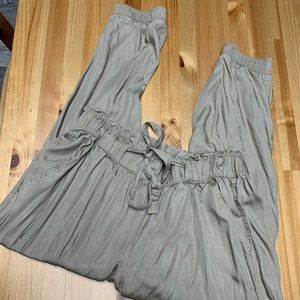 Khaki high rise pants with a tie🖤